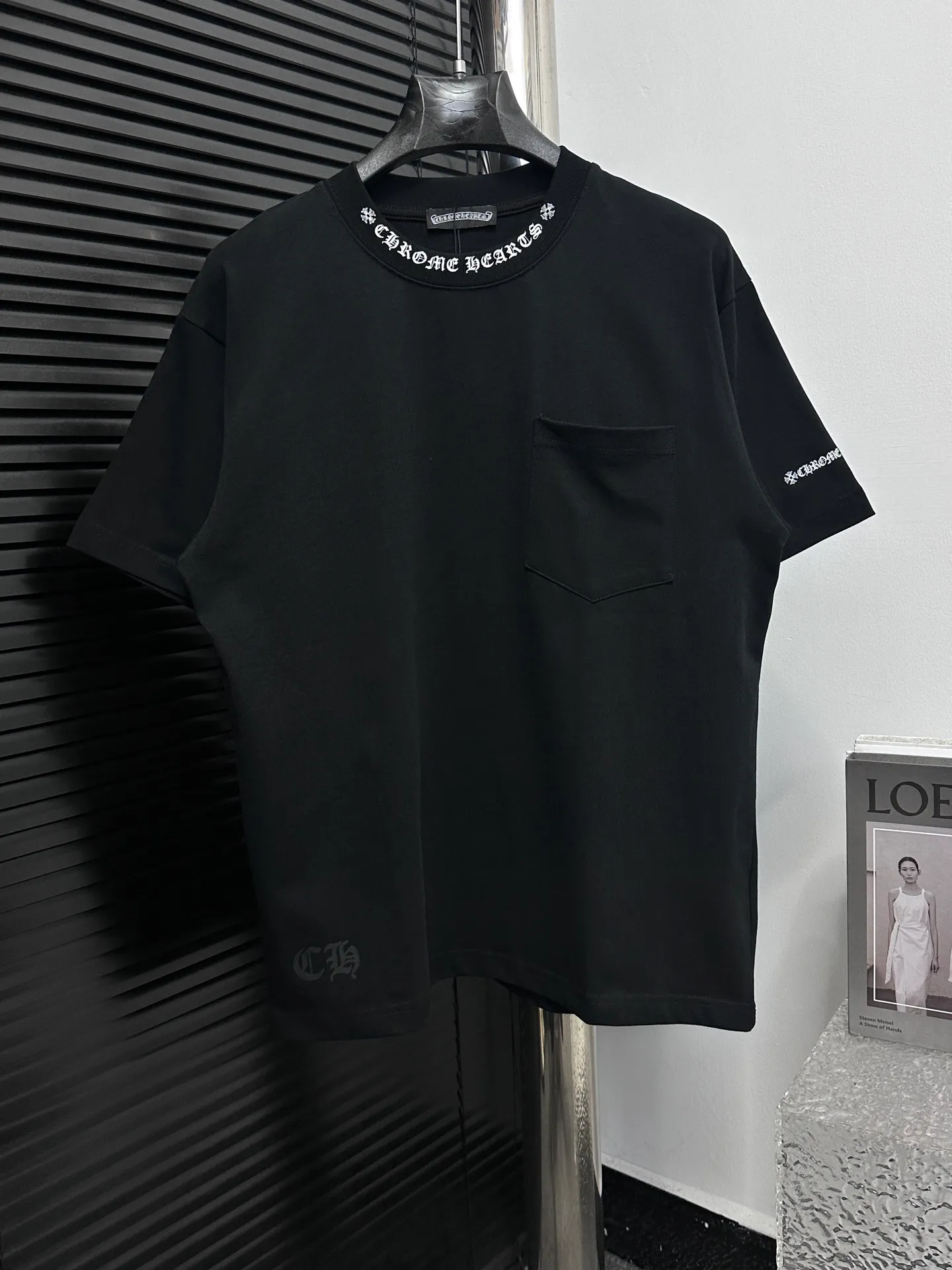 🅿️170 [Chrome heart*] Chrome heart ch 25ss early spring new style Sanskrit pocket short sleeves ·280g 100% cotton double yarn jersey fabric ·Special thickened 32 pieces of double-strand 1x1 thread in the same cylinder custom dyeing ·Double-needle stitching and cross-stitching technology ·Original main mark washed tag Color: black white Size: XS-L
